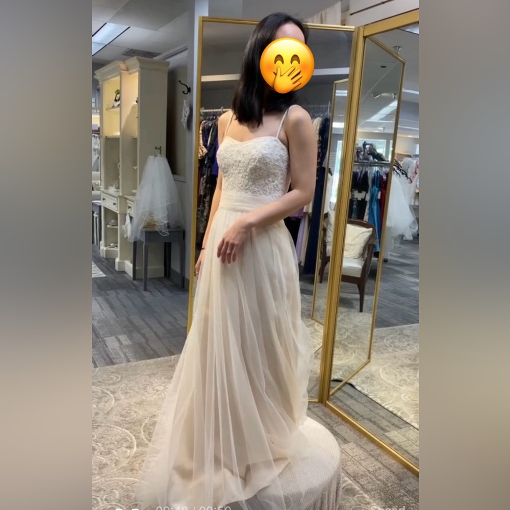 ❌sold❌David’s bridal ivory champagne wedding dress small train size 2